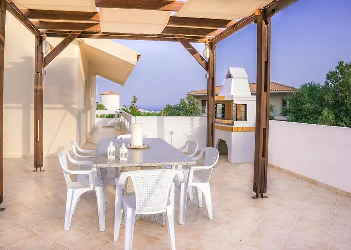 C&F Holiday House 5Mins Walk To The Beach