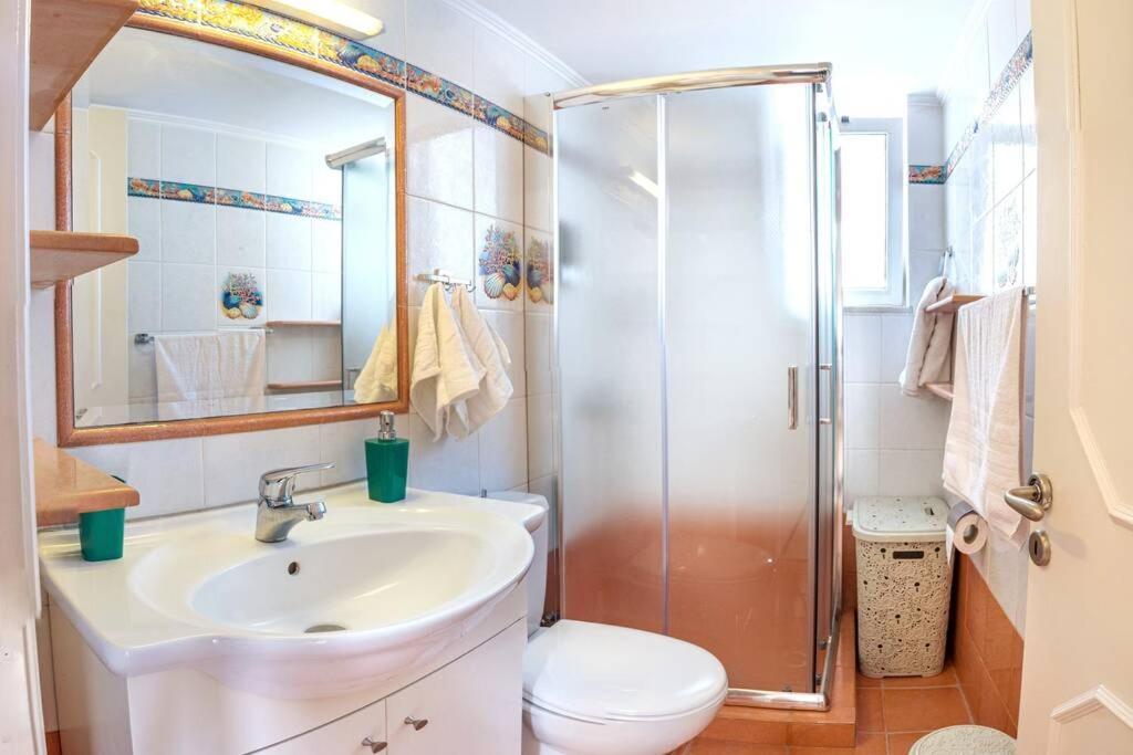 C&f Holiday House 5mins Walk To The Beach Case de vacanță Kolymbia